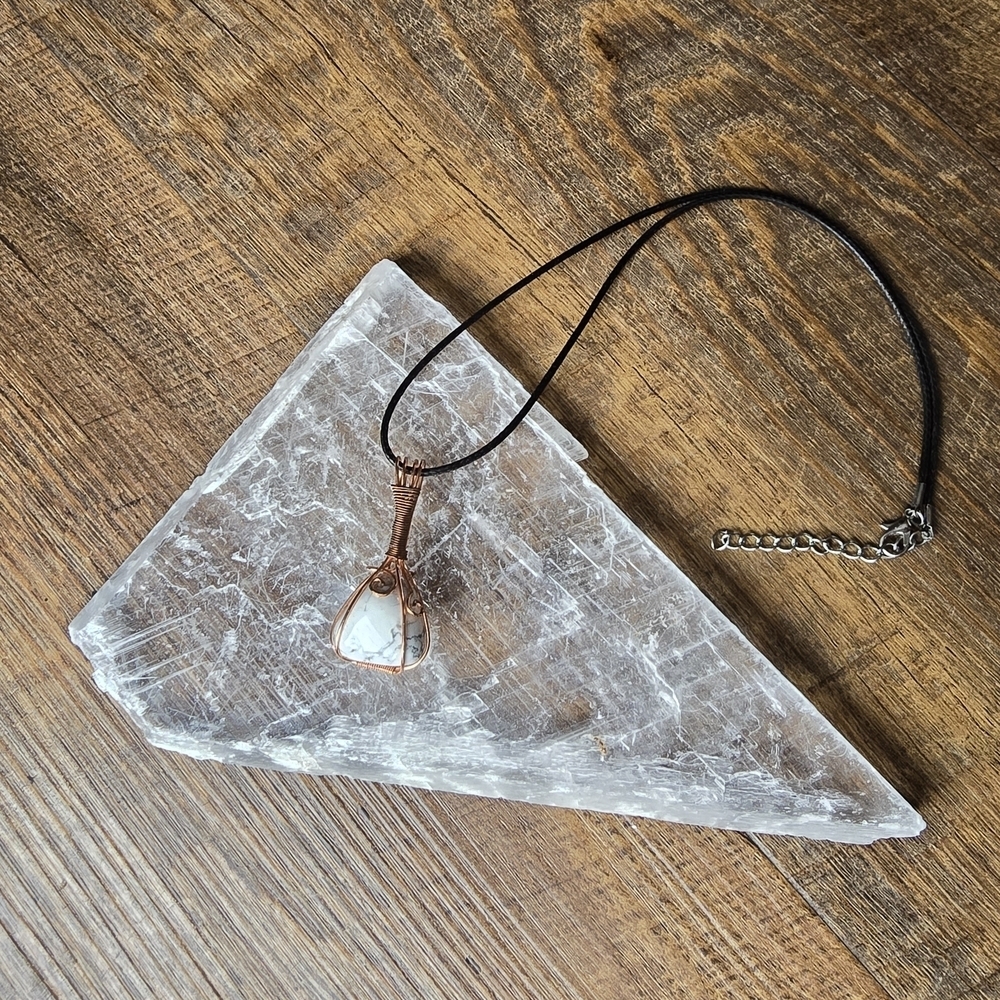 Howlite Crystal Necklace Handmade - Picture 2 of 5
